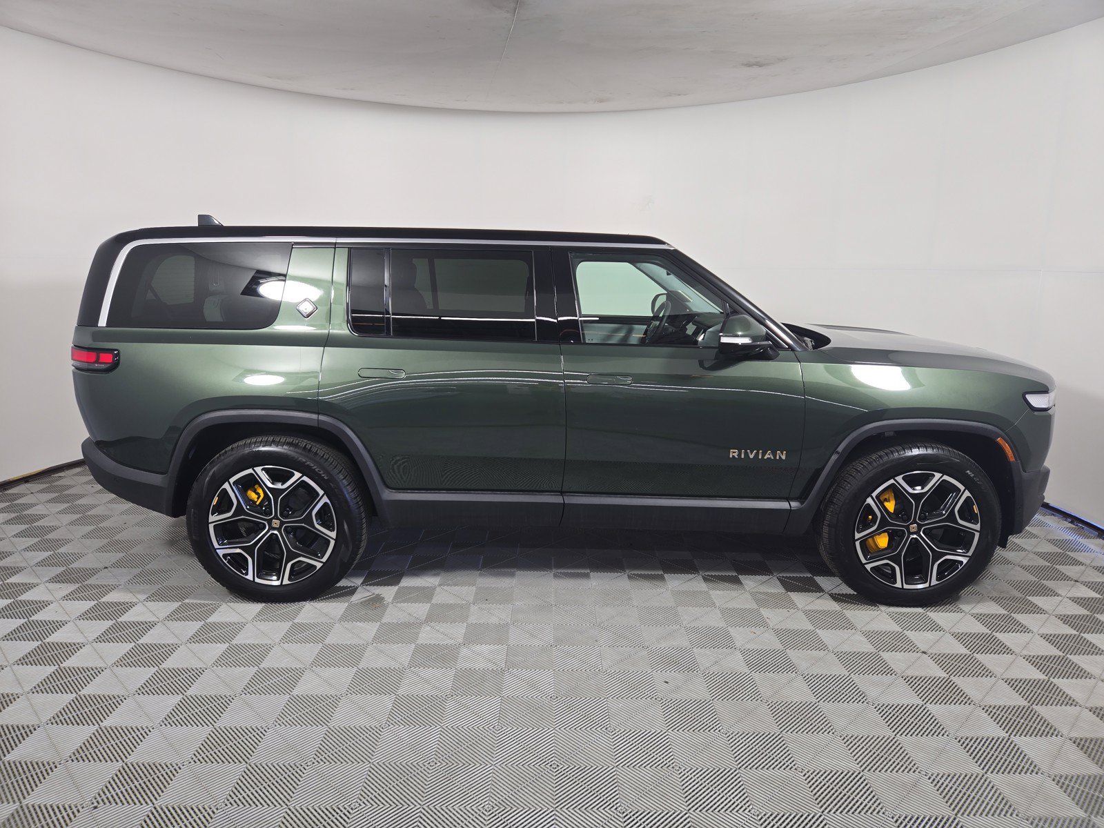 Used 2023 Rivian R1S Adventure AWD/4WD image 6