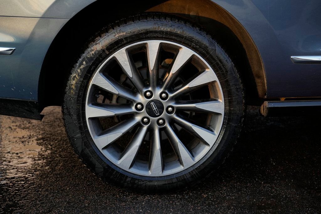 Used 2019 Lincoln Navigator Select image 11