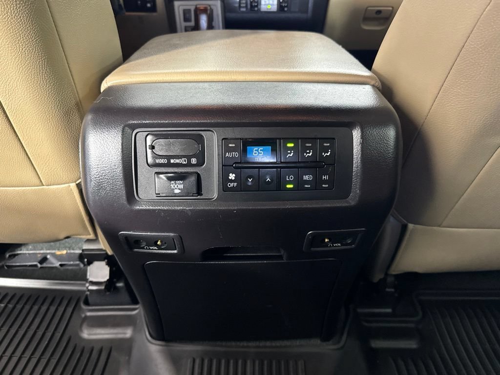 Used 2017 Toyota Sequoia Platinum AWD/4WD image 37