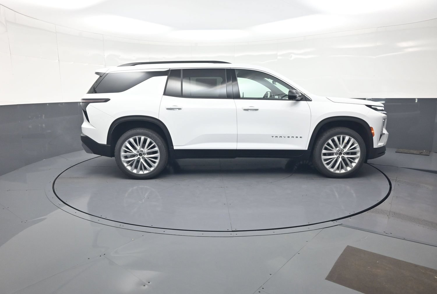 New 2027 Chevrolet Traverse LT w/ Driver Confidence Package AWD/4WD image 2