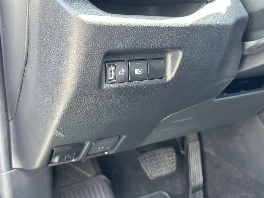 Used 2023 Toyota RAV4 LE AWD/4WD image 17