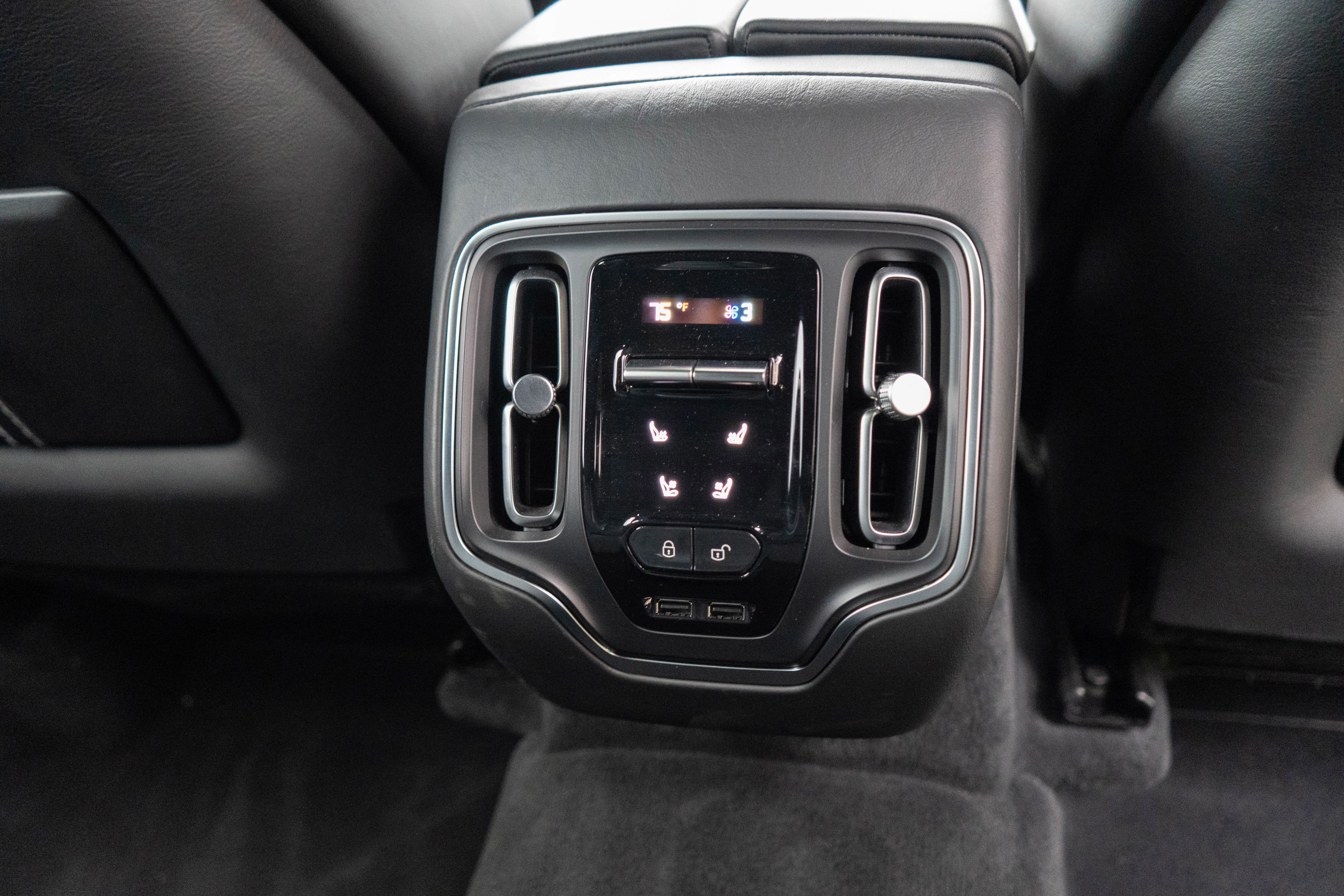 Used 2021 Aston Martin DBX image 35