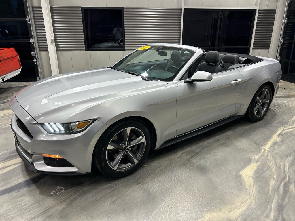 Used 2016 Ford Mustang Convertible w/ Equipment Group 051A RWD image 32