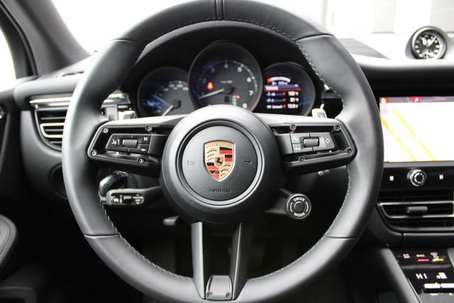 Certified 2026 Porsche Macan AWD/4WD image 16