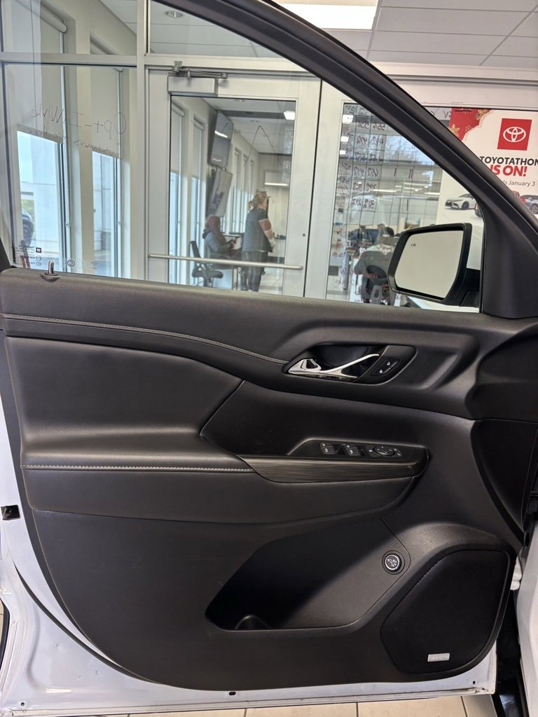 Certified 2023 GMC Acadia SLT image 7