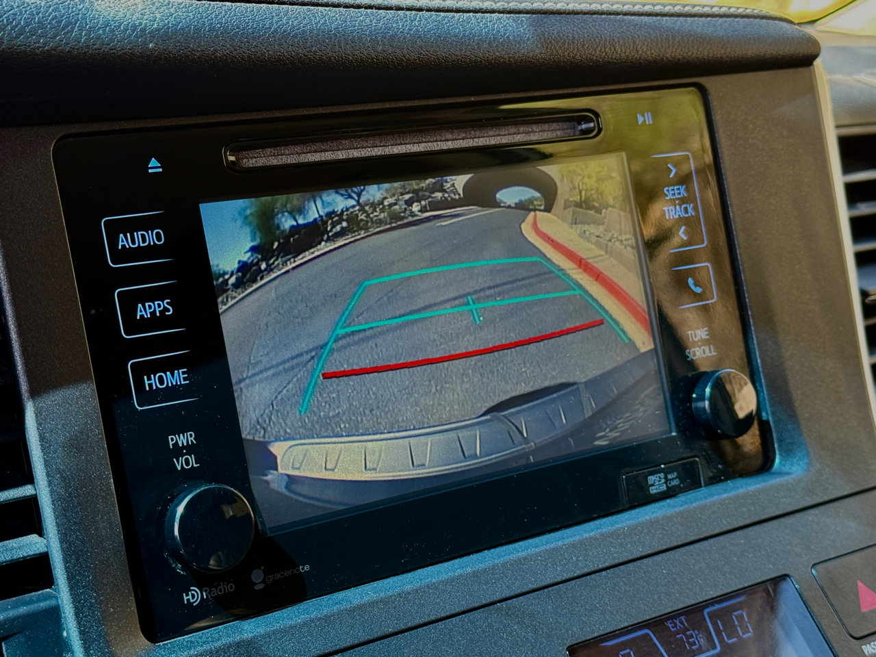 Used 2015 Toyota Sienna SE image 24