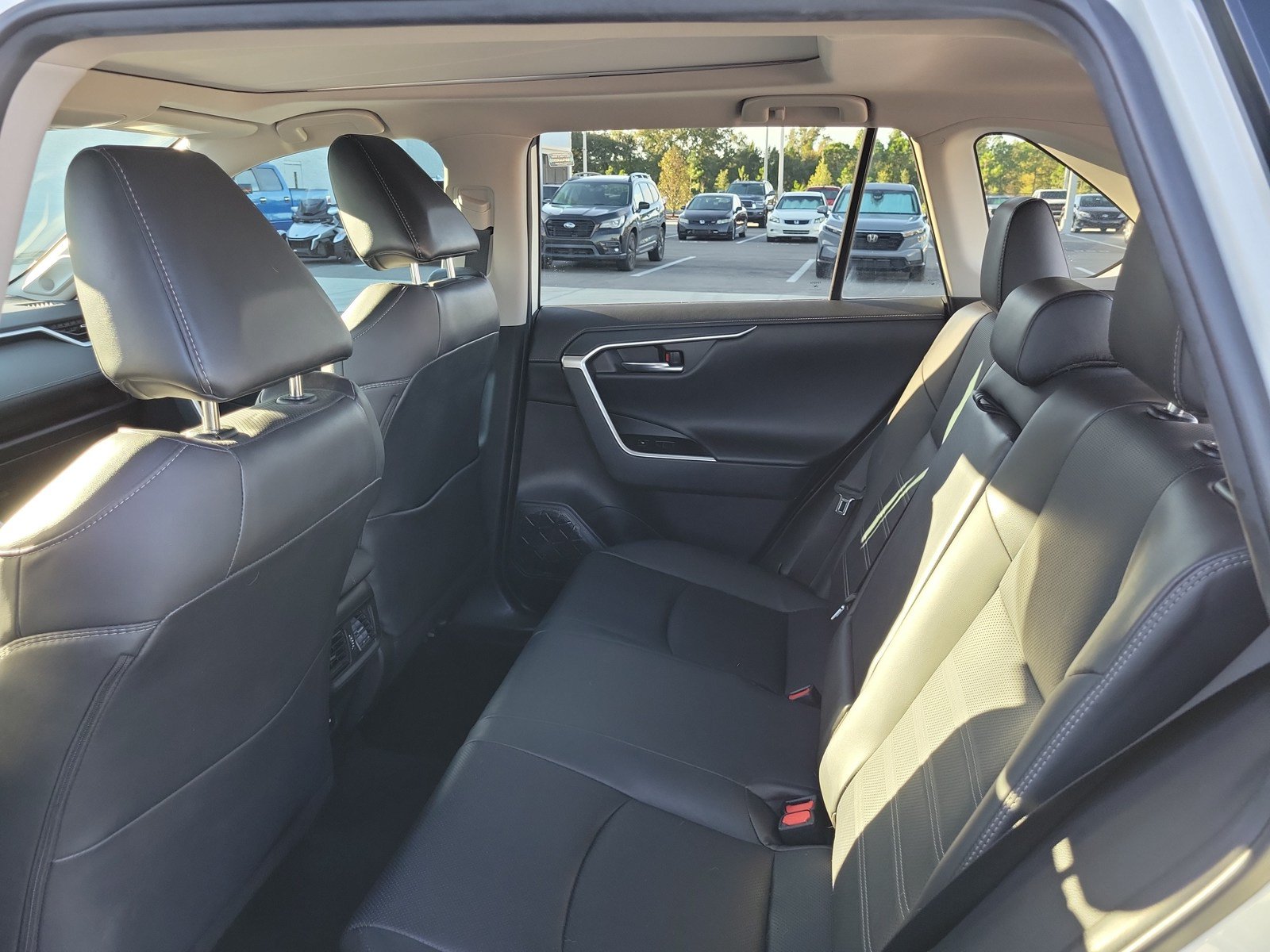 Used 2021 Toyota RAV4 Limited AWD/4WD image 28