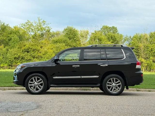 Used 2013 Lexus LX 570 4WD w/ Luxury Pkg image 32