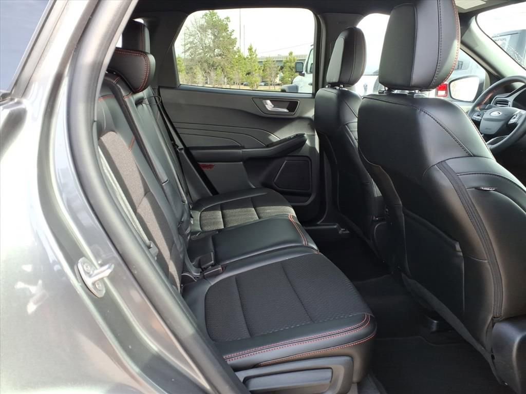 Used 2025 Ford Escape ST-Line image 15