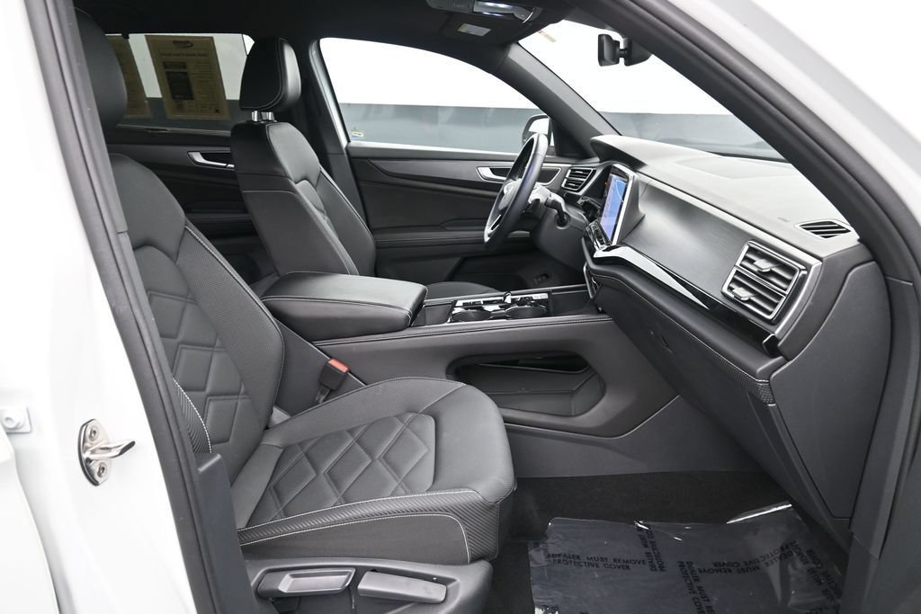 Used 2025 Volkswagen Atlas Cross Sport SE FWD image 14