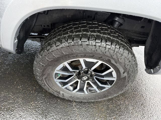 Used 2021 Toyota Tacoma TRD Sport AWD/4WD image 12