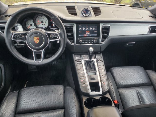 Used 2018 Porsche Macan Turbo AWD/4WD image 26