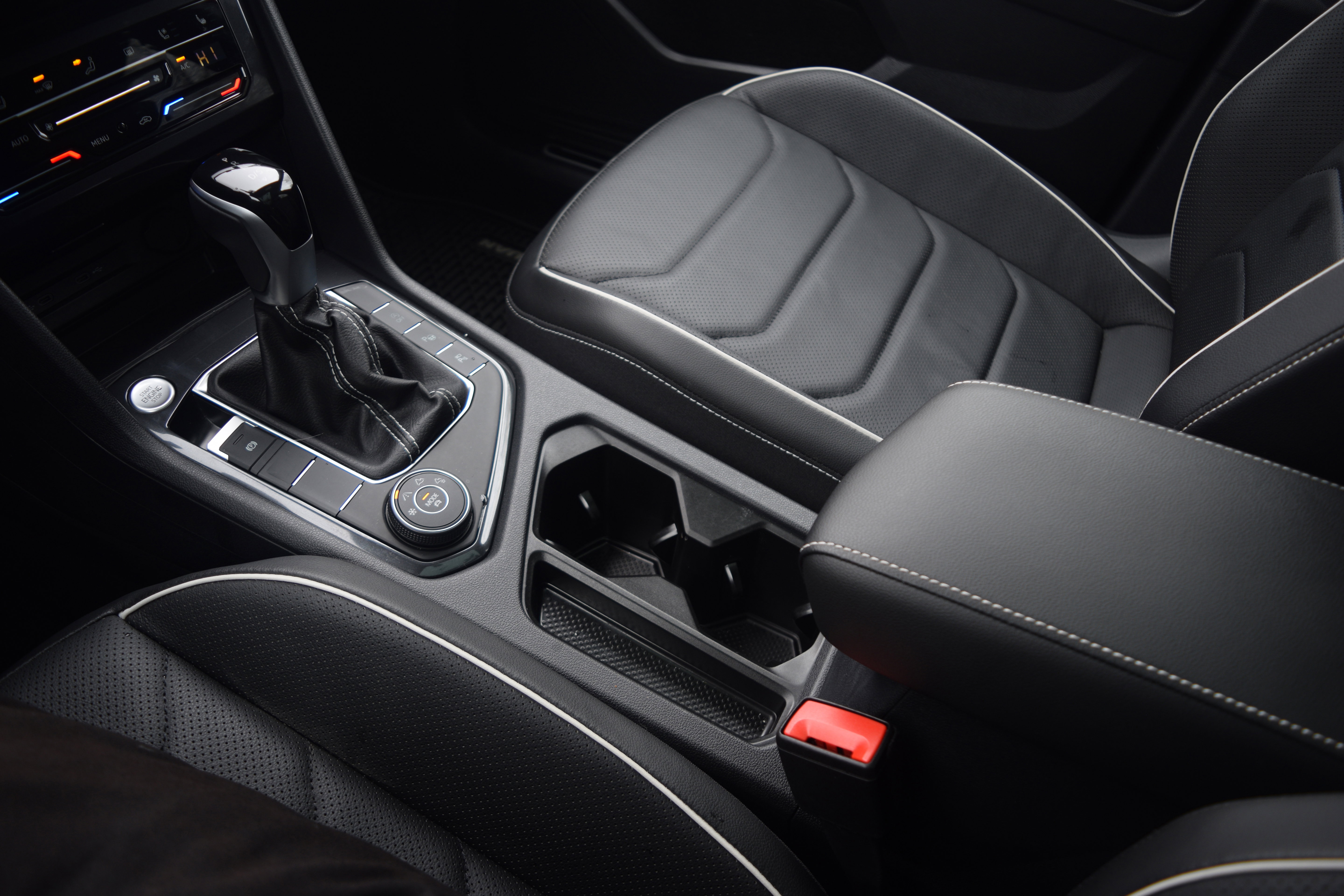 Used 2024 Volkswagen Tiguan SEL R-Line image 14