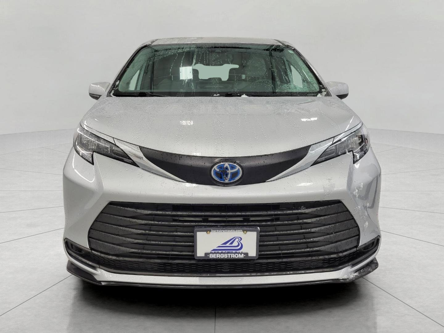 Used 2025 Toyota Sienna LE image 13