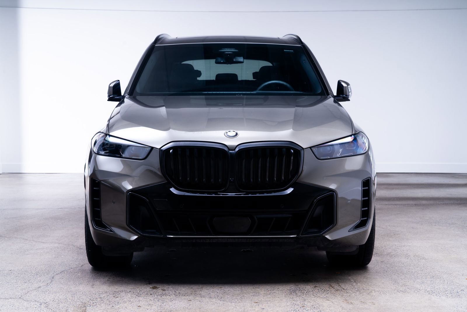 Used 2026 BMW X5 xDrive40i w/ M Sport Package AWD/4WD image 2