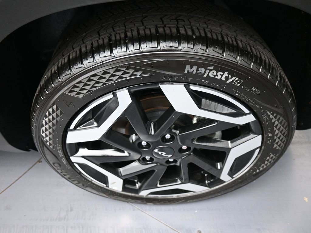 Certified 2025 Kia Seltos SX w/ SX Sunroof Package image 15