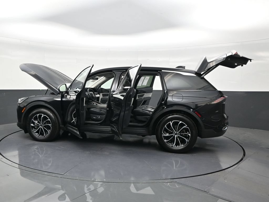 Used 2025 Lincoln Nautilus Premier AWD/4WD image 32
