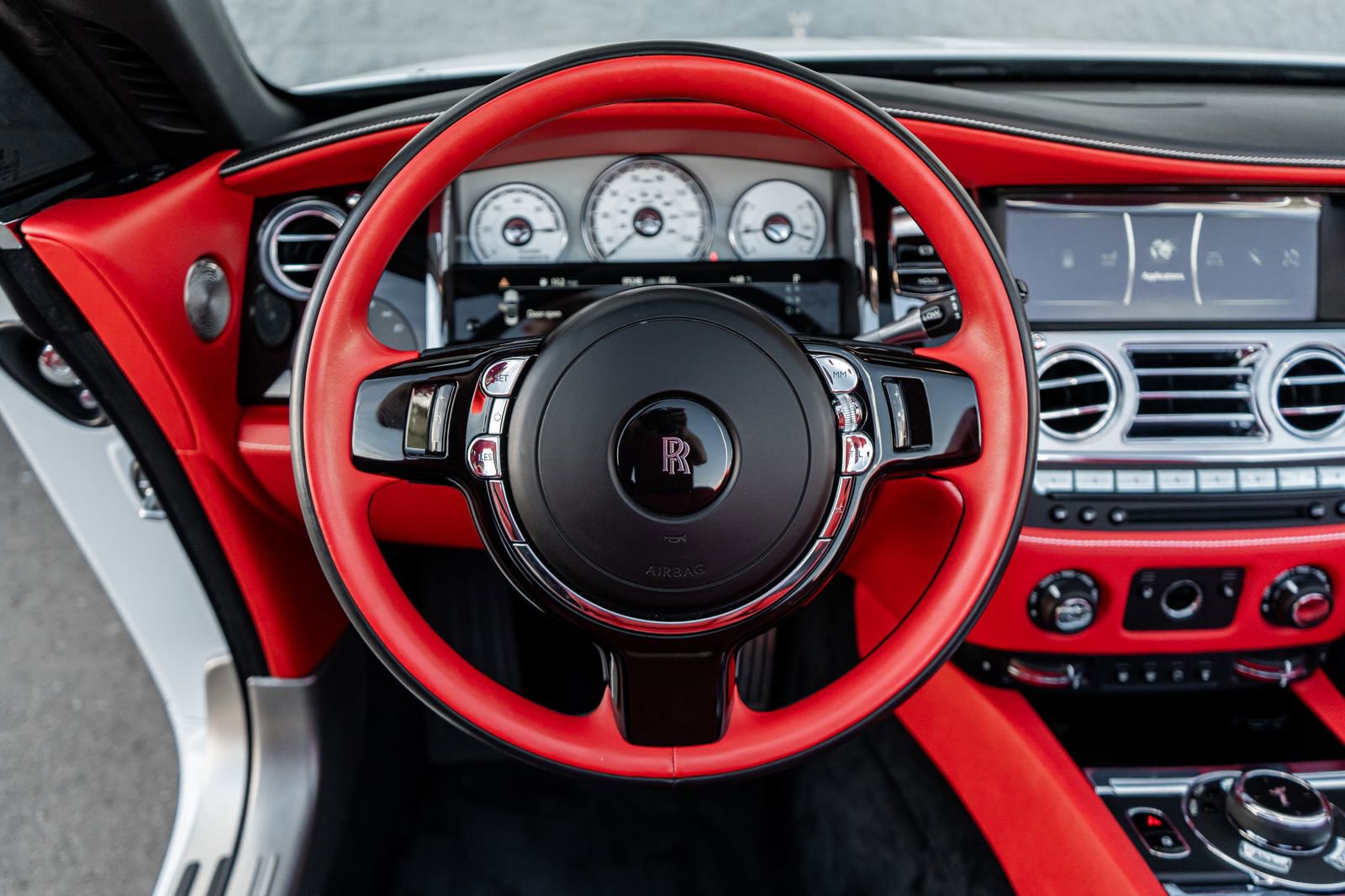 Used 2018 Rolls-Royce Dawn RWD image 32