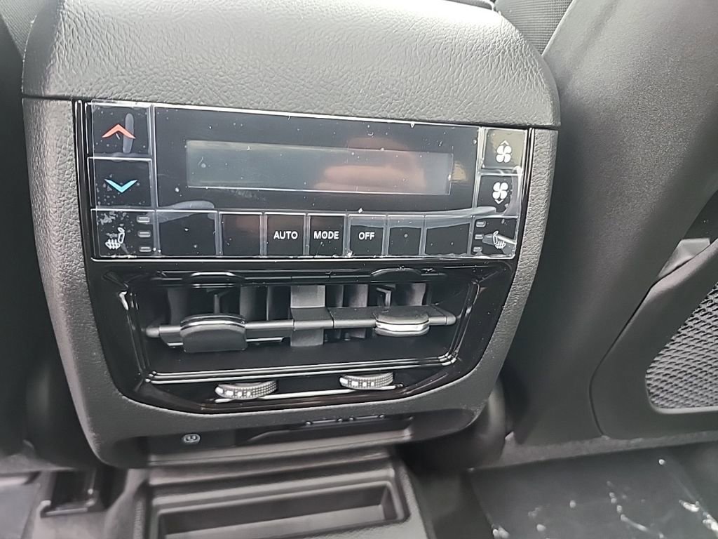 New 2025 Jeep Grand Cherokee L Limited w/ Black Appearance Package AWD/4WD image 24