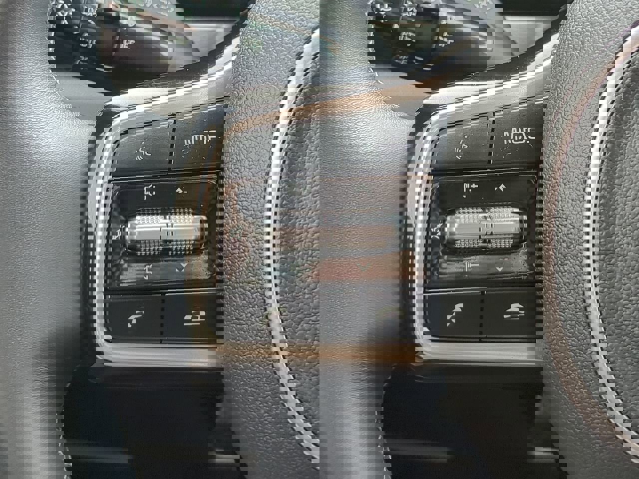 Used 2023 Kia Sorento SX image 23