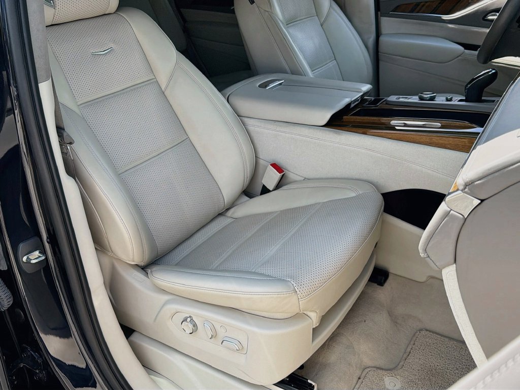 Used 2023 Cadillac Escalade Sport Platinum AWD/4WD image 31