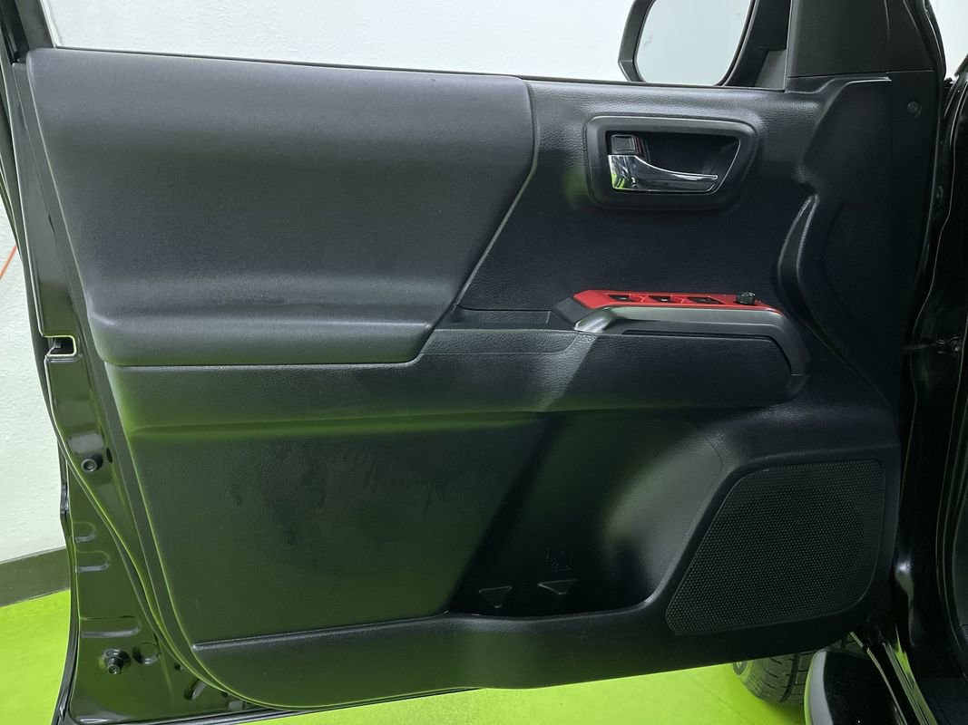 Used 2019 Toyota Tacoma TRD Off-Road w/ Technology Package image 15