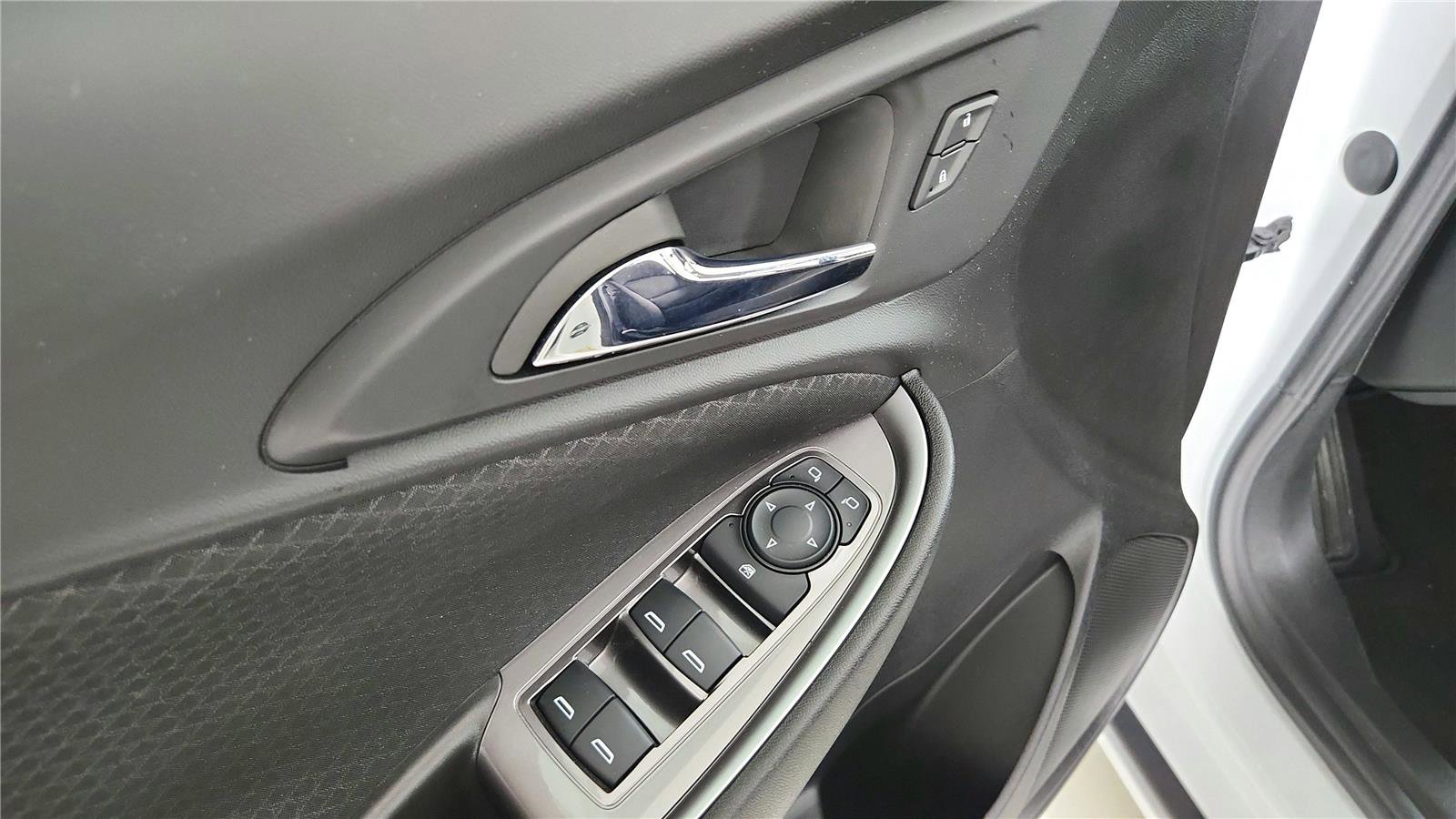 Used 2023 Chevrolet Malibu LS FWD image 11