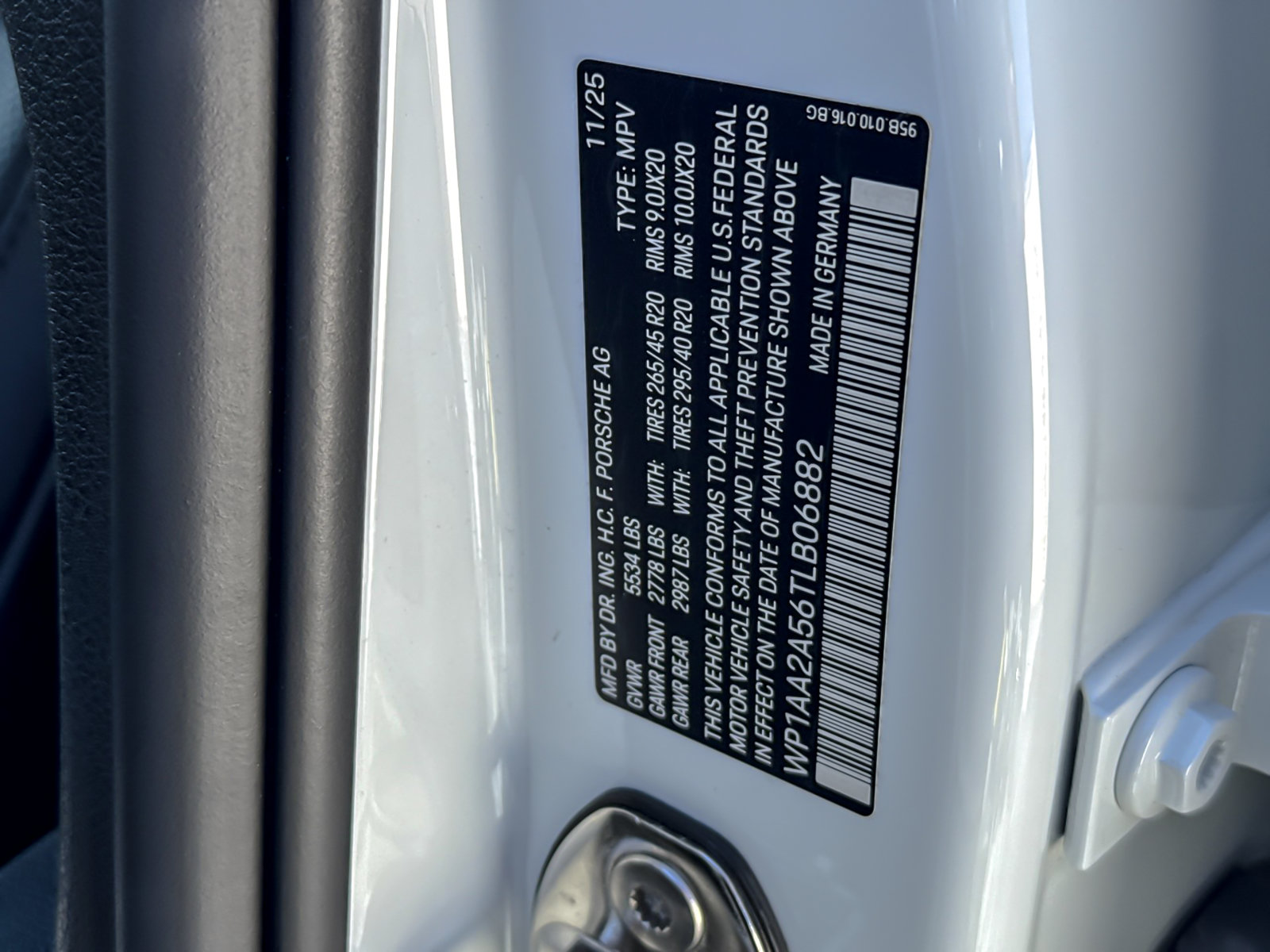 Certified 2026 Porsche Macan AWD/4WD image 36
