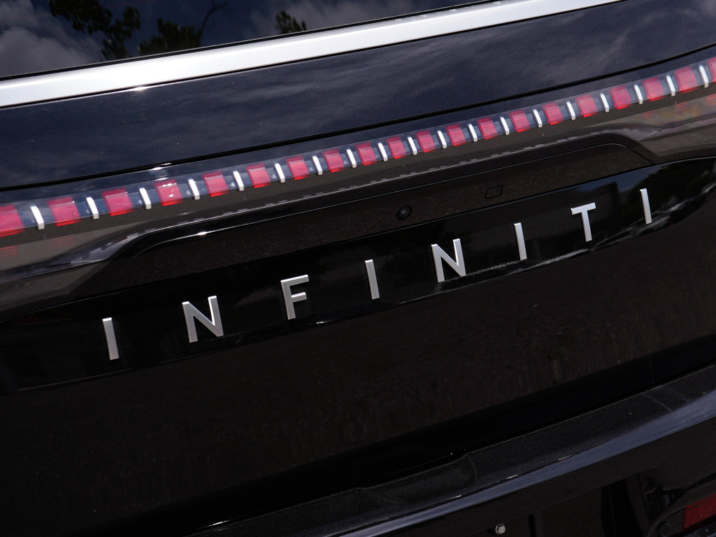 Certified 2026 INFINITI QX80 Luxe w/ Cargo Package AWD/4WD image 19