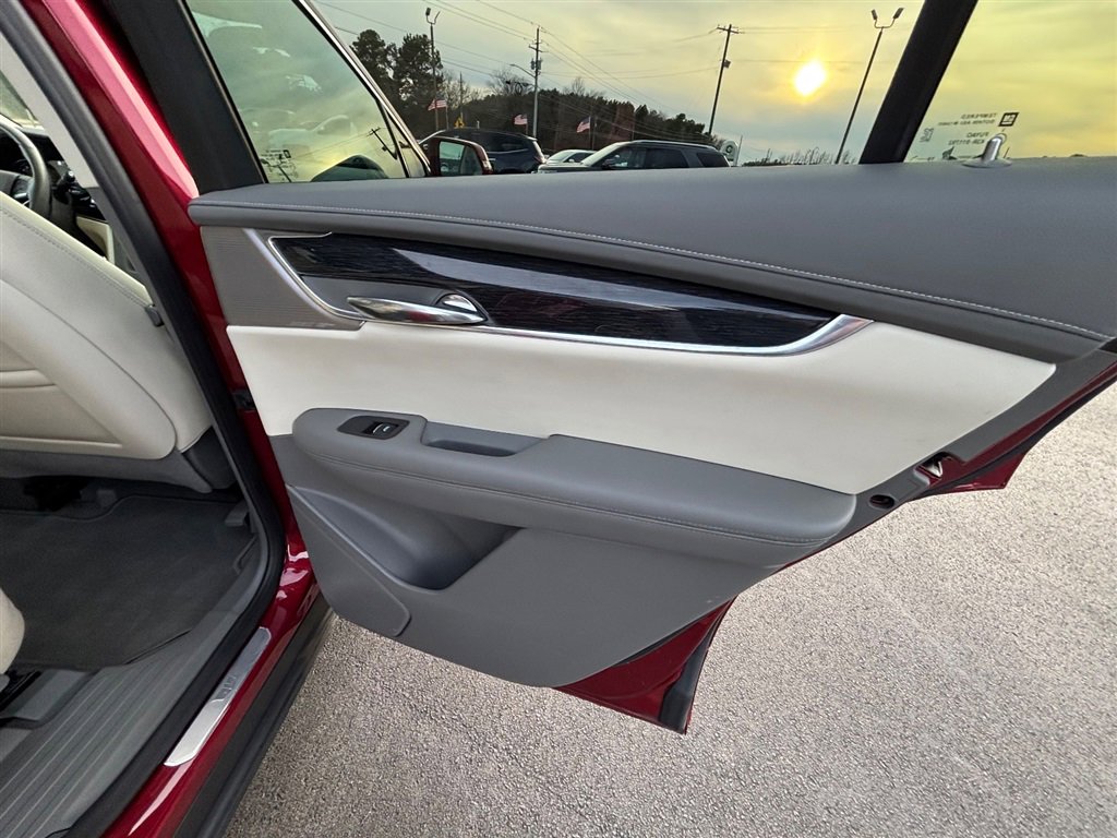 Used 2020 Cadillac XT6 Premium Luxury image 34