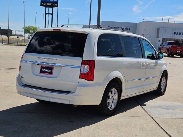 Used 2012 Chrysler Town & Country Touring image 5