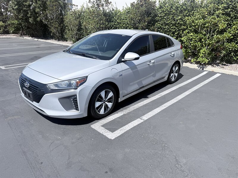 Used 2019 Hyundai Ioniq Plug-In Hybrid FWD image 2