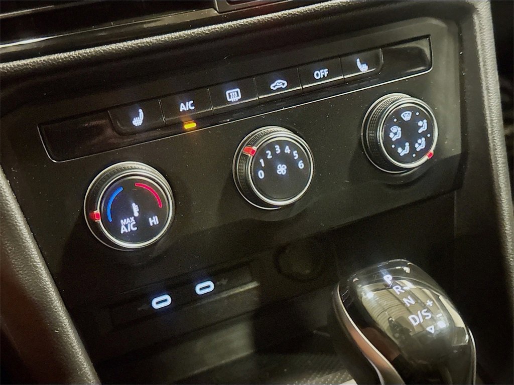 Used 2022 Volkswagen Taos SE image 15