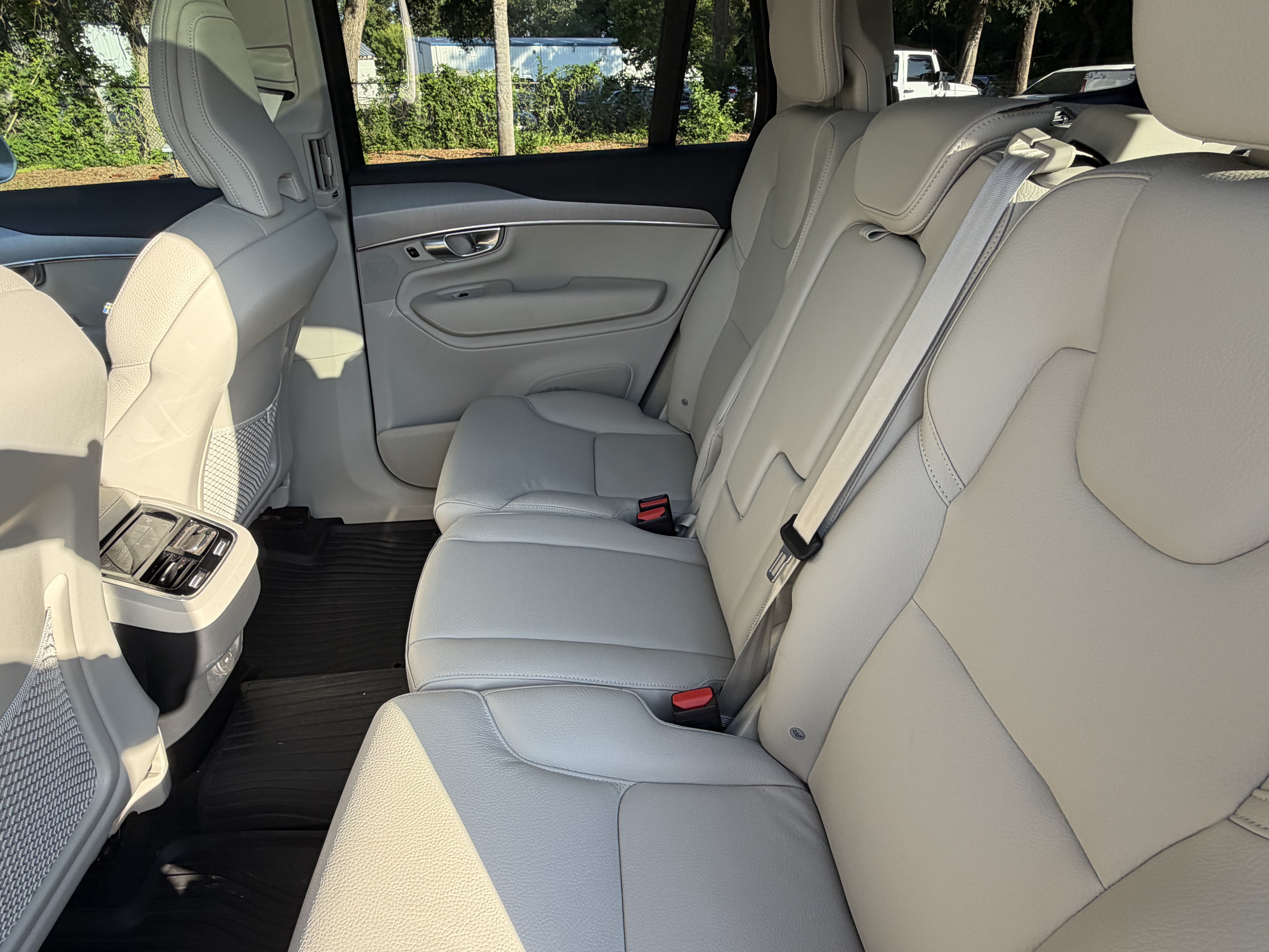 Used 2024 Volvo XC90 B5 Core w/ Climate Package AWD/4WD image 30