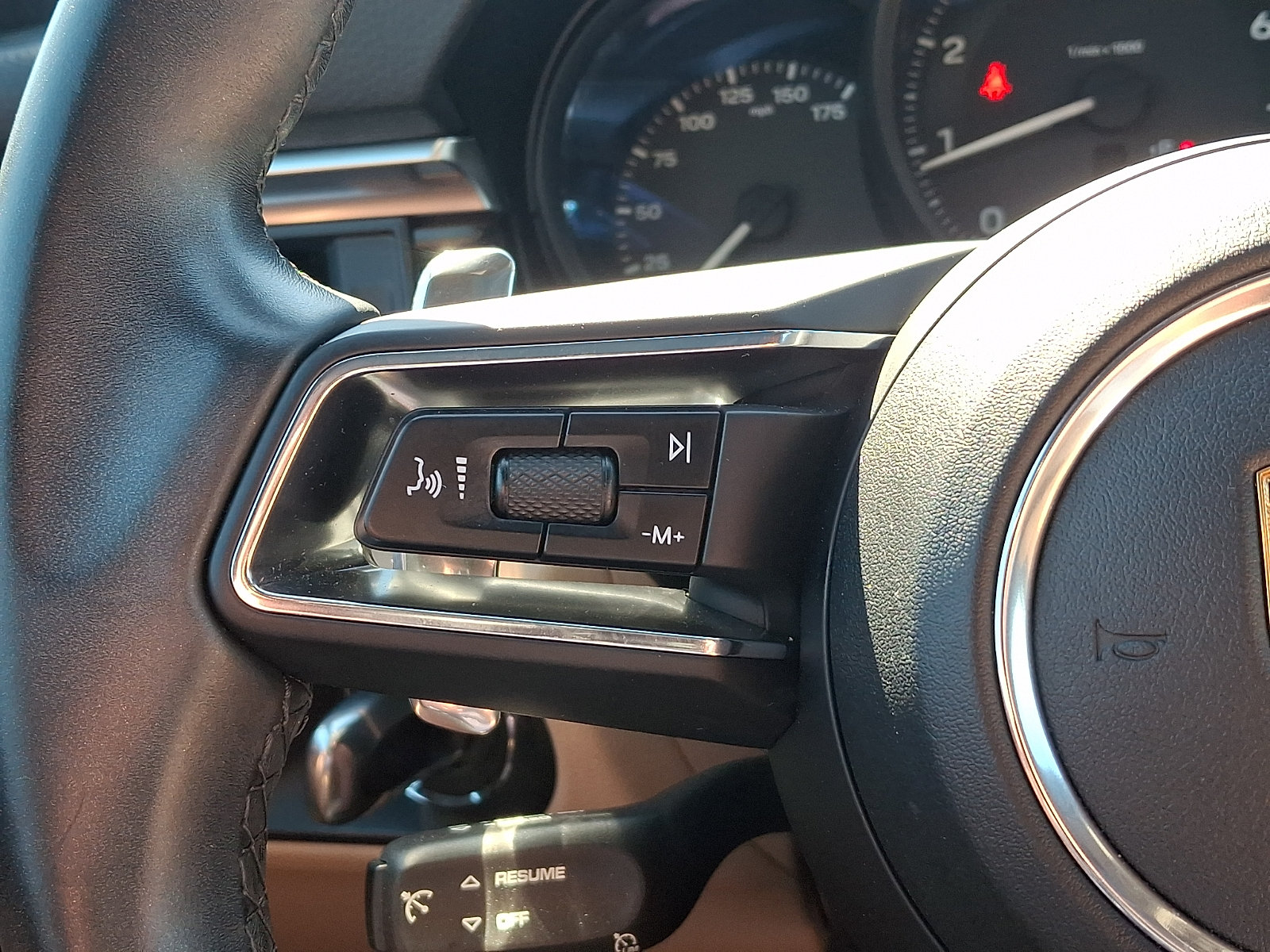 Used 2022 Porsche Macan AWD/4WD image 24