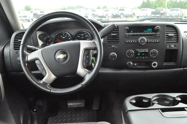 Used 2009 Chevrolet Silverado 2500 LT w/ Exterior Plus Package AWD/4WD image 18