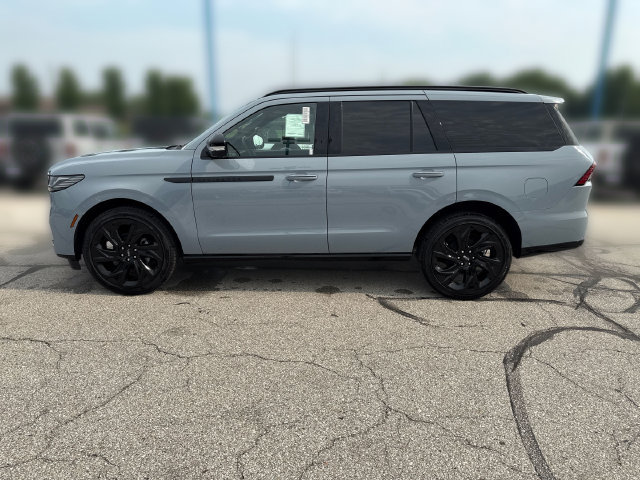 New 2027 Lincoln Navigator Reserve w/ Jet Appearance Package AWD/4WD image 10