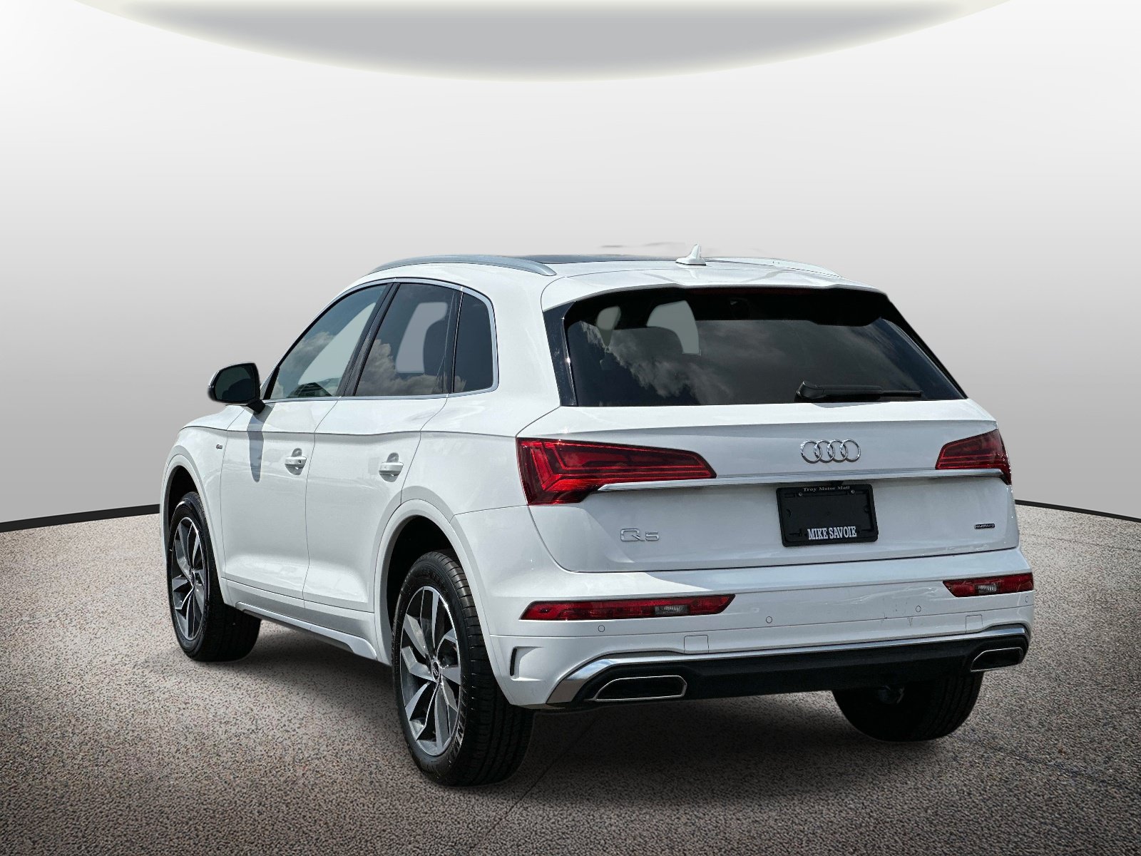Used 2023 Audi Q5 2.0T Premium Plus w/ Premium Plus Package AWD/4WD image 3
