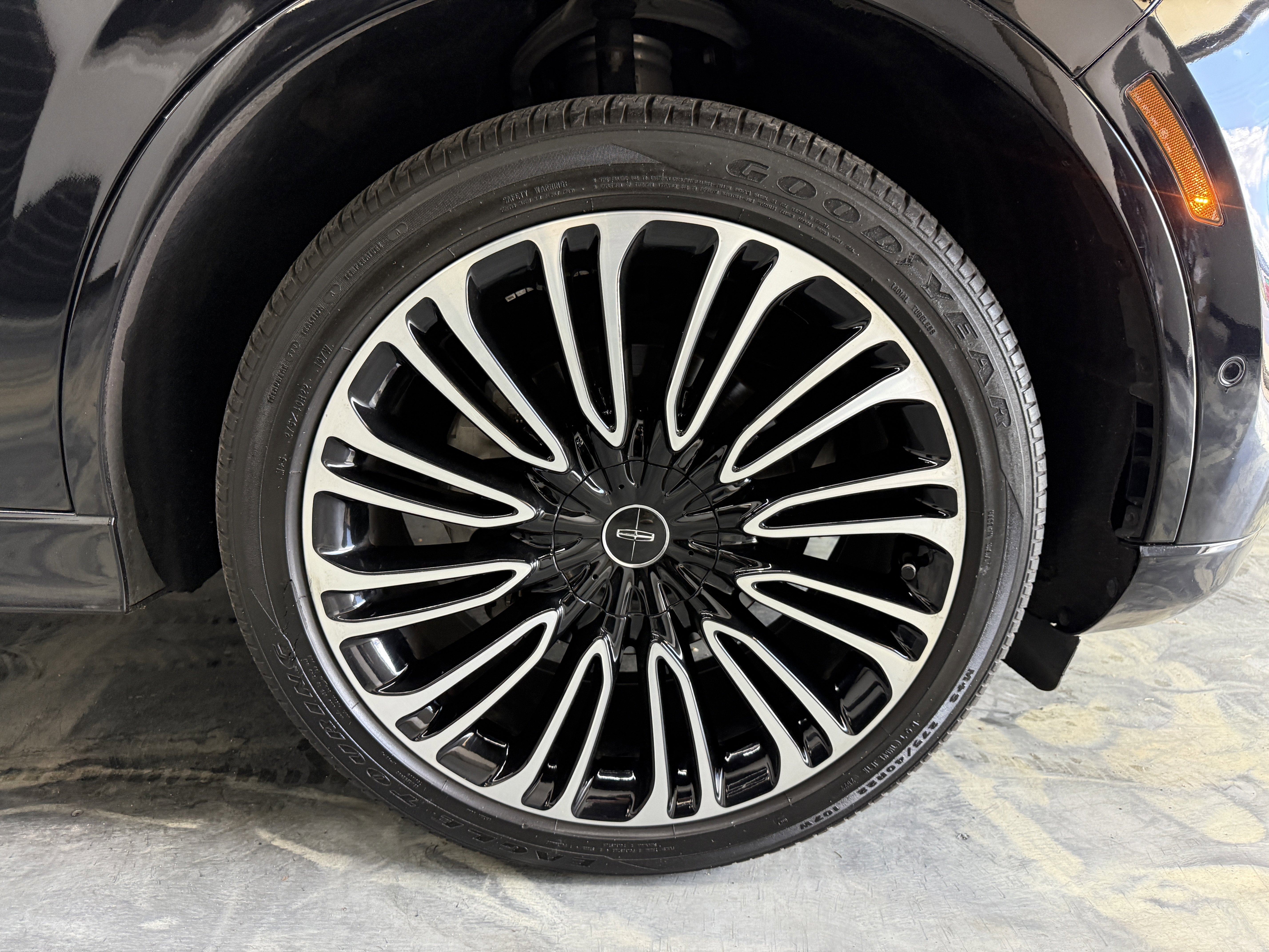 Used 2023 Lincoln Aviator Black Label w/ Dynamic Handling Package AWD/4WD image 33