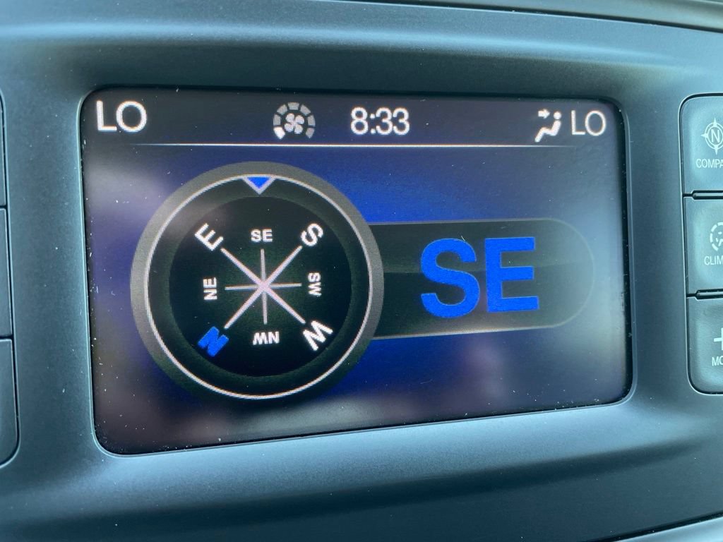 Used 2017 Chrysler Pacifica Touring-L FWD image 19