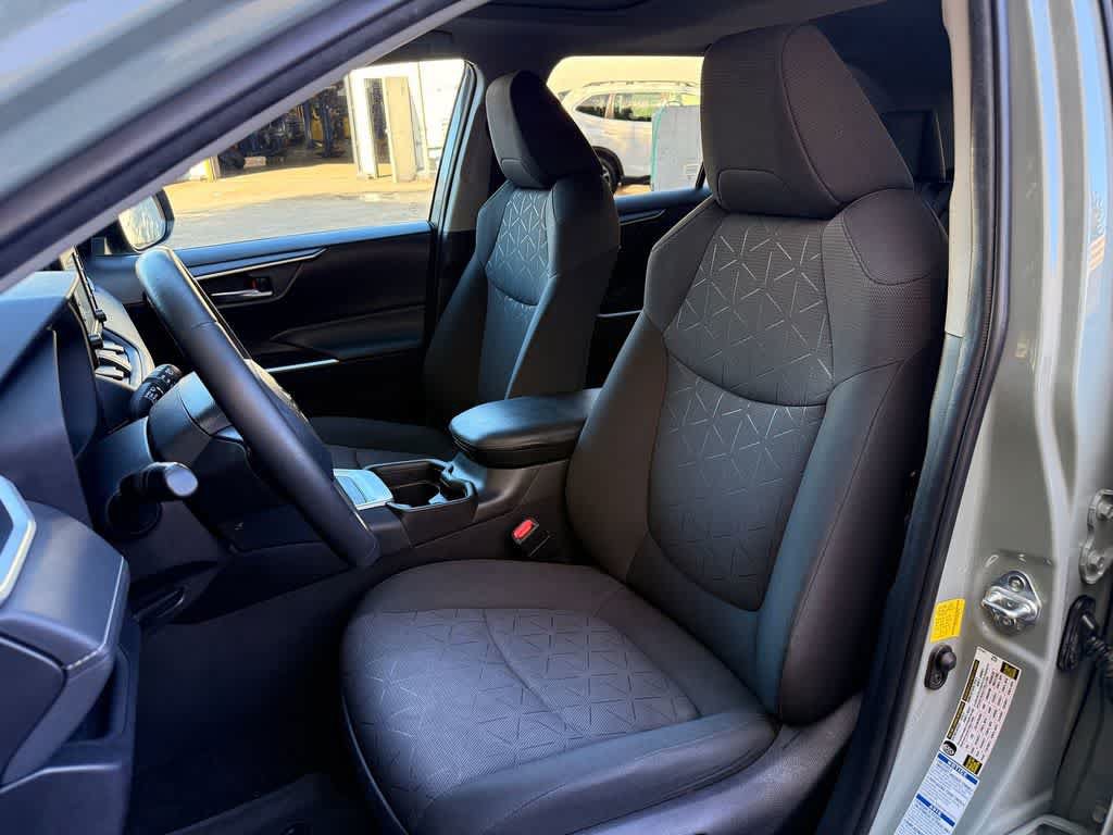 Used 2021 Toyota RAV4 XLE w/ Convenience Package AWD/4WD image 8