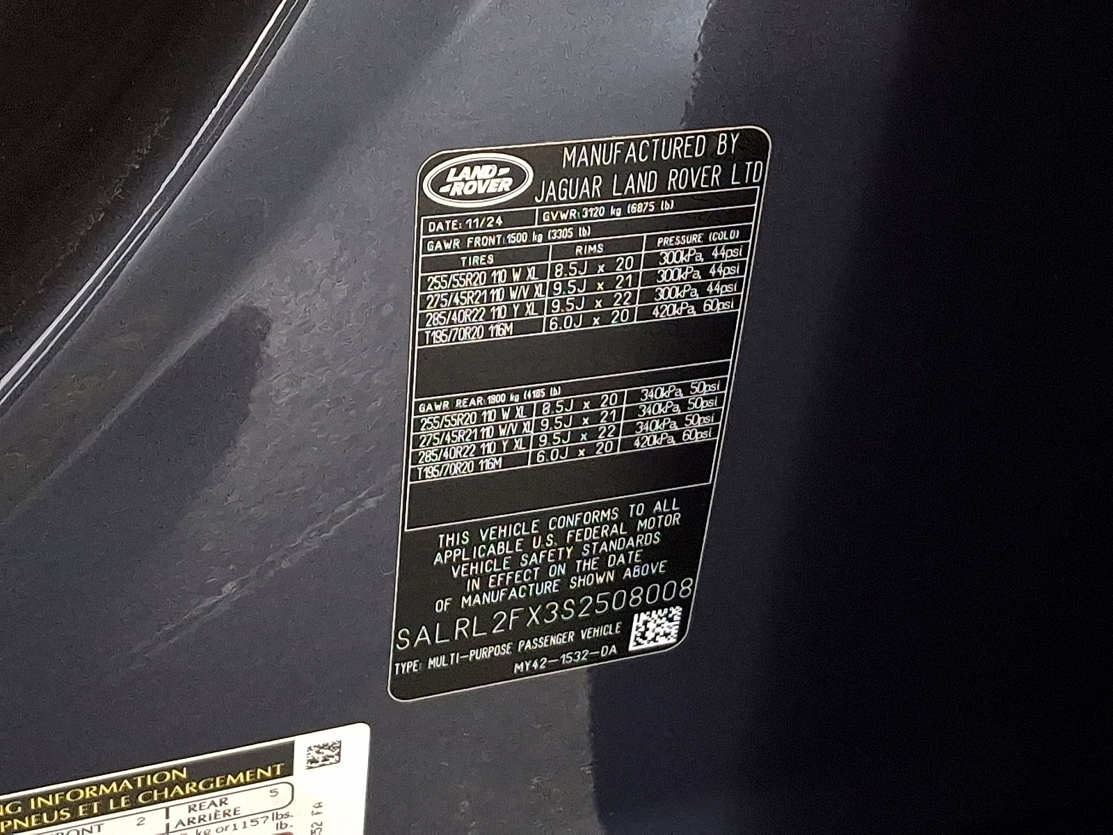 Certified 2025 Land Rover Discovery Dynamic SE image 27