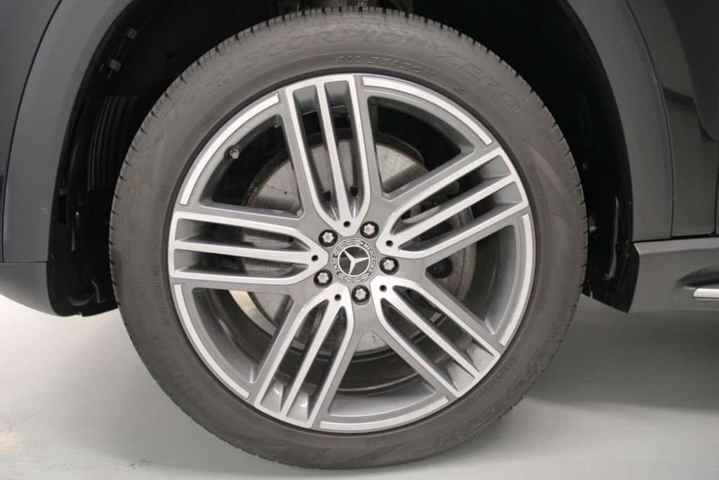 Certified 2026 Mercedes-Benz GLS 450 4MATIC image 10