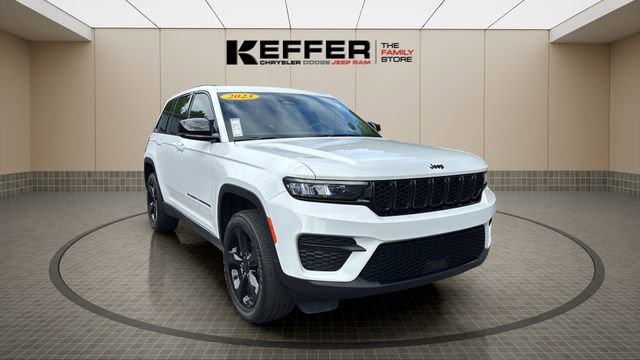 Certified 2023 Jeep Grand Cherokee Altitude AWD/4WD image 8