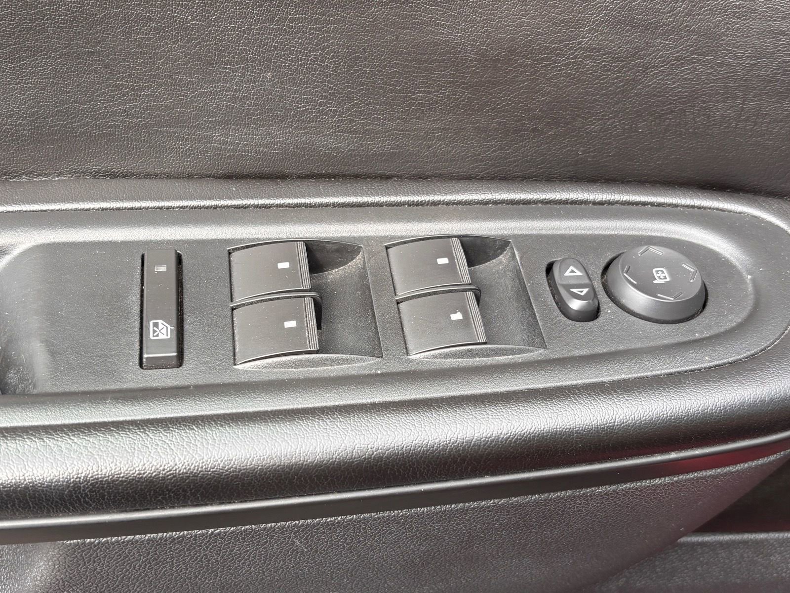 Used 2014 Chevrolet Traverse LT FWD image 21