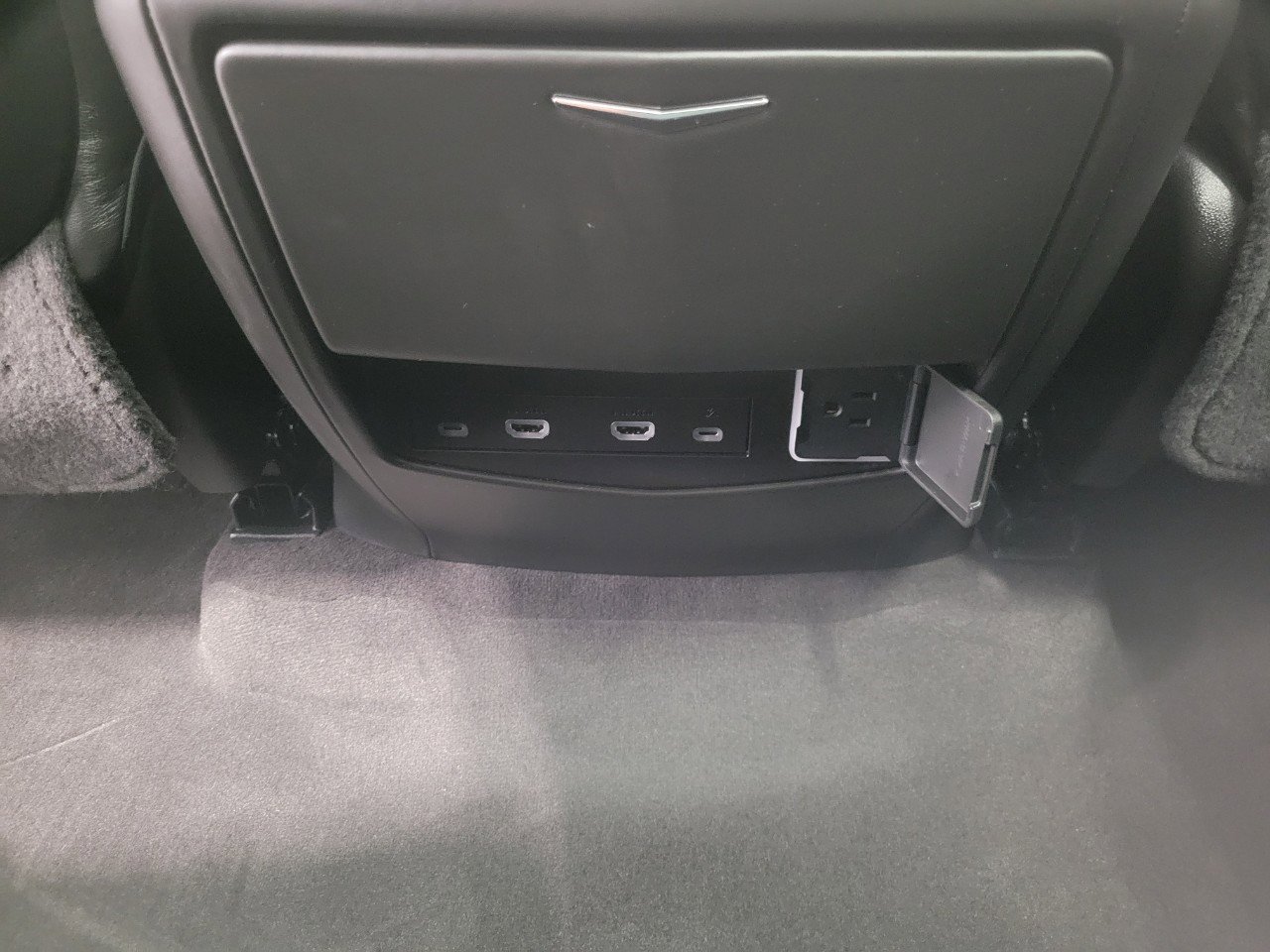 Certified 2024 Cadillac Escalade Sport Platinum w/ Heavy-Duty Trailer Package image 25