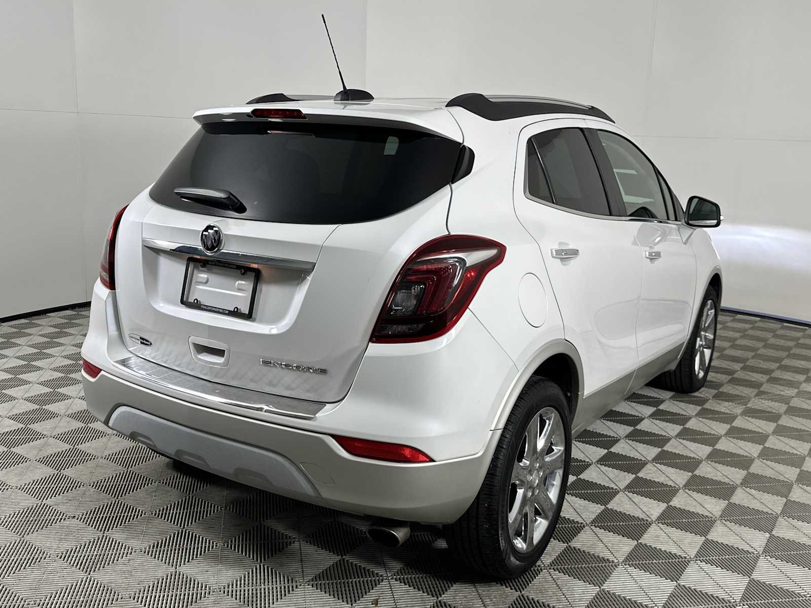 Used 2019 Buick Encore Essence w/ Experience Buick Package FWD image 8
