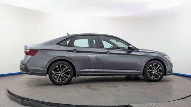 Used 2024 Volkswagen Jetta Sport FWD image 9