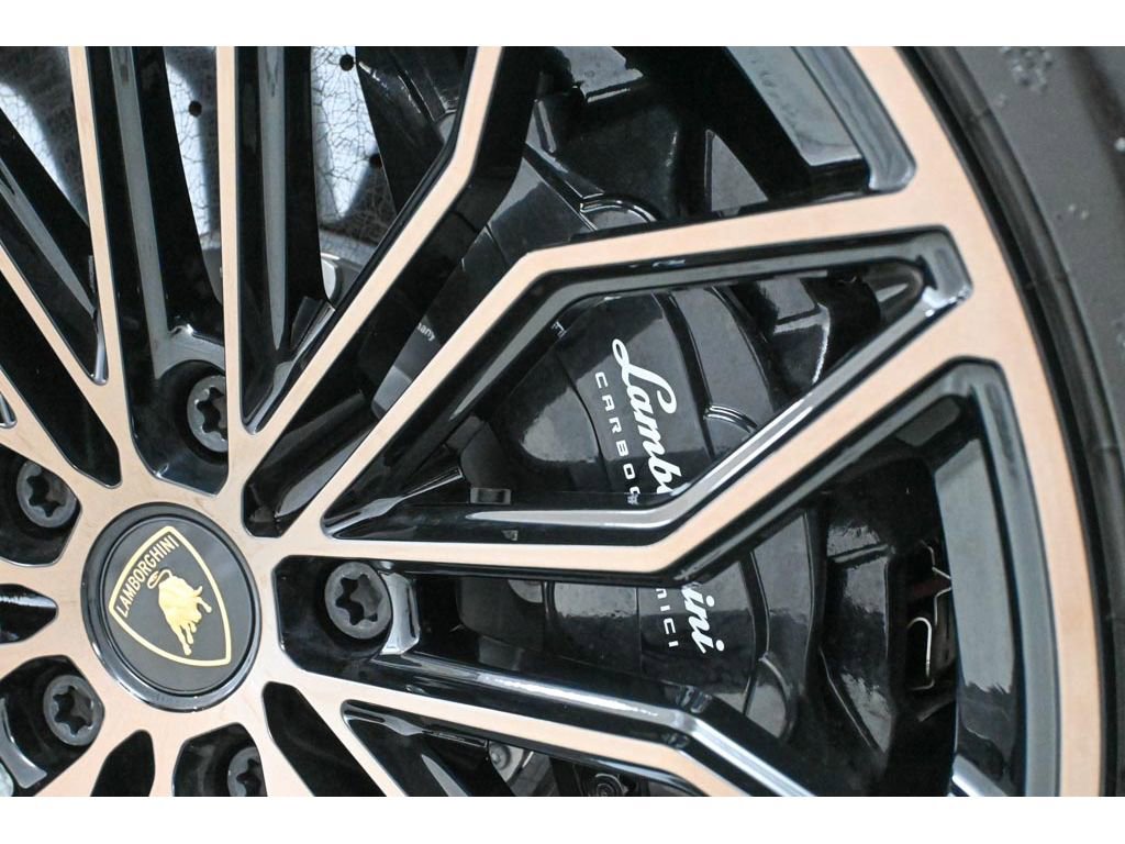 Used 2025 Lamborghini Urus SE image 33