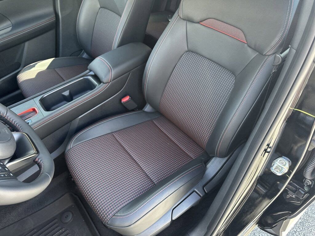 New 2025 Nissan Kicks SR FWD image 17
